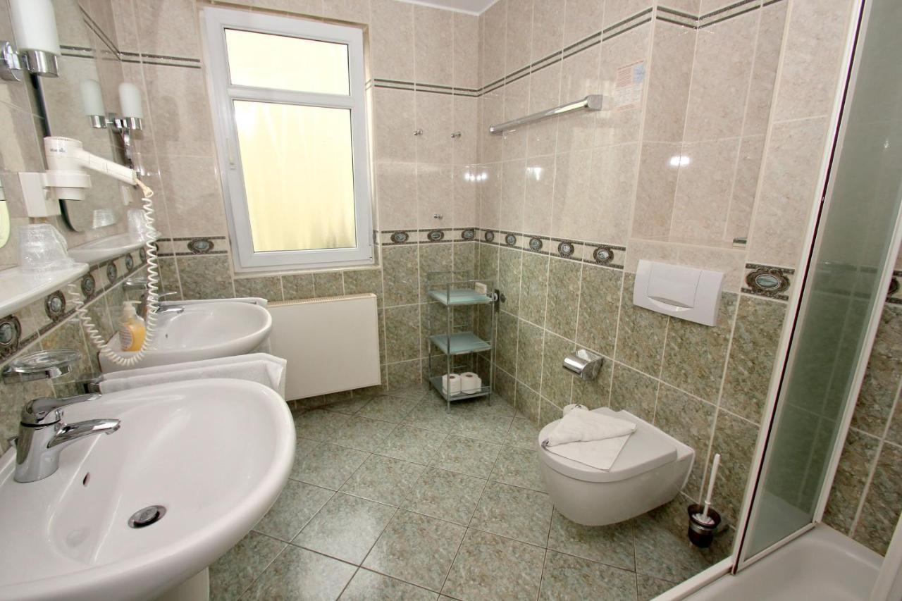 Mit Meerblick Und Balkon, Gratis Nutzung Vom Ahoi Erlebnisbad Und Sauna In Sellin - Meeresblick Fewo 35 เกอเรน ภายนอก รูปภาพ